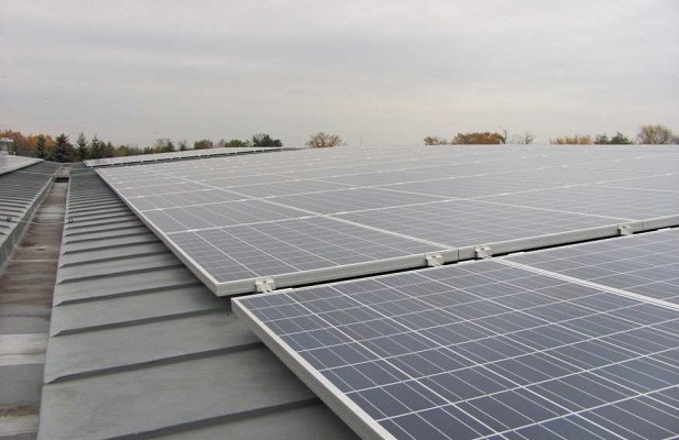 Bild 01 -Solaranlage ASB Gröditz mit einer Leistung von 136 kWp. Erbaut wurde die Anlage im Jahr 2011 bis 2012